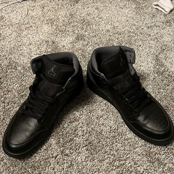 Jordan 1’s All black mid-condition - Picture 1 of 2